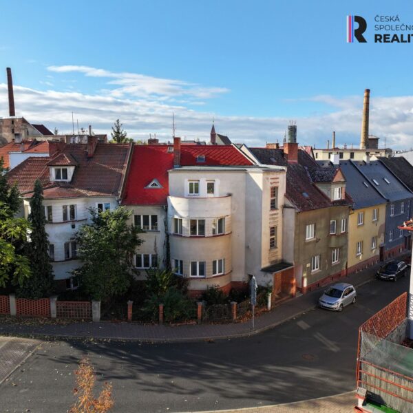 Prodej vily Žatec centrum, dva byty 2+1 a kancelář, pozemek 256m2